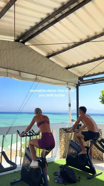 but like where are ur shoes 😅 #workout #workoutmotivation #couple 