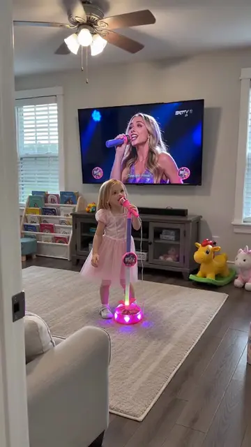 He got a rude rejection 😂#kpop #toyforkids #microphone #kidsoftiktok #tiktoksho