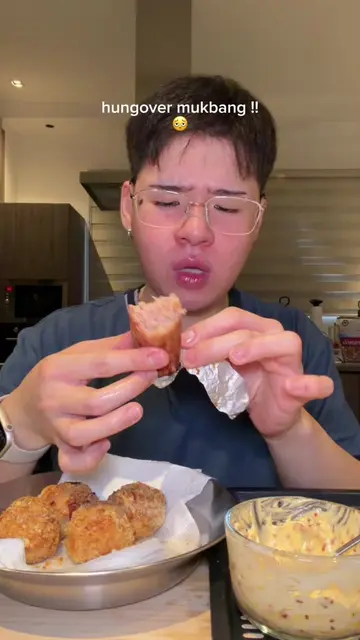i’m hungover again😹 let’s eat my comfort food made by ny mom💖 #mukbang #eatwit