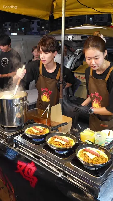 Amazing!!! Popular Siblings' Spicy Buldak Omelette - Malaysian Street Food   🗺️