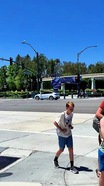 No shuttle. No rideshare. Just walk across the street to Disneyland. 🏰 Best Wes