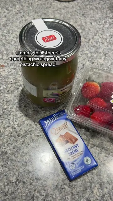 these dubai chocolate strawberries are a bit funky #fail #dubaichocolate #funny 