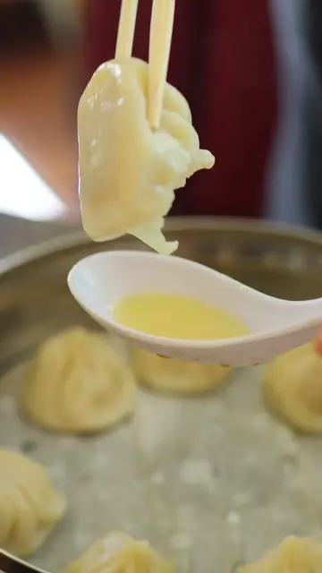 Santa Barbara has handmade dim sum and bao… and it’s next to a laundromat. 🥟 Of