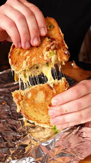 Jalapeño Popper Grilled Cheese 🥪🔥 My wife said that restaurant grilled cheese 