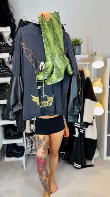 The Vinted boots have their first debut 😏🐍 What do you think of the fit? 🤝✨ #