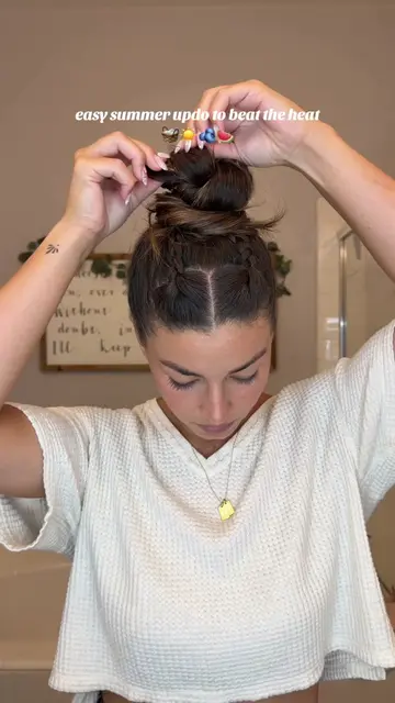 love how the braids add a little detail to the bun too!! Perfect for dirty hair 