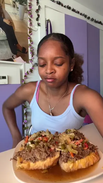 She’s back at it again 😂😂 this video is hilarrrr #food #mukbang #italianbeef #