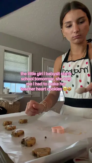 starting off on the teacher’s good side obviously 🍪 #firstdayofschool #babysitt