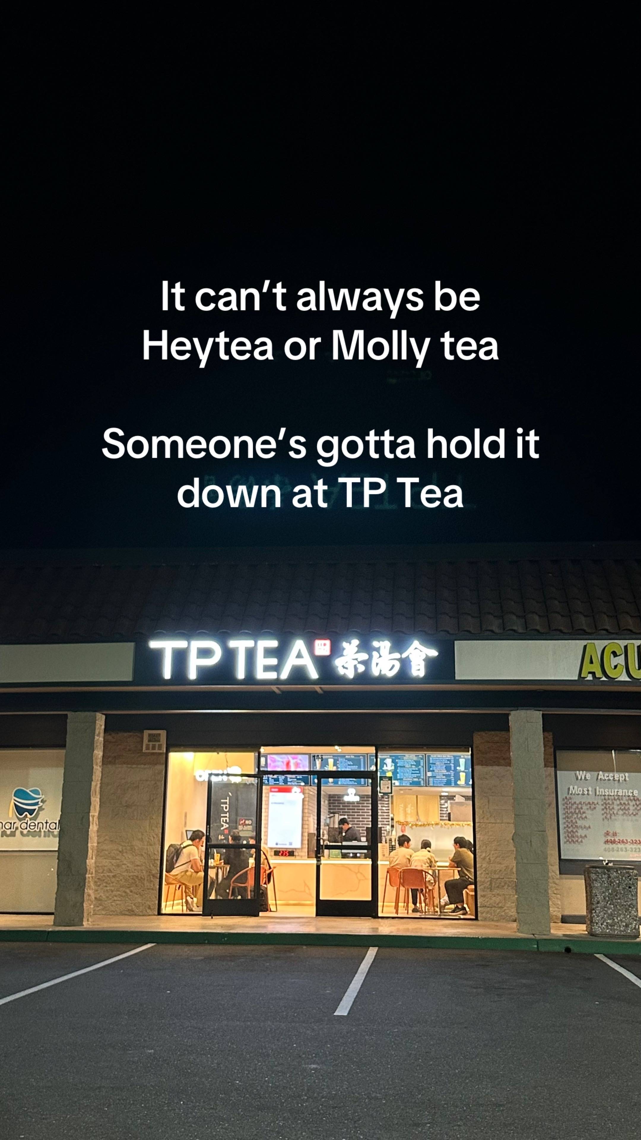 Strawberry milk tea on top. Love TP tea down @californiatptea #heytea #mollytea 