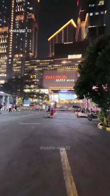 di seberang pakuwon mall bekasi ada hotel 200 ribuan guys. yang suka main ke mal