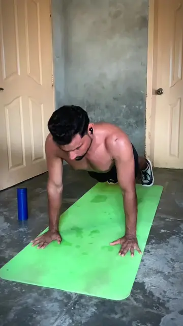 CAN YOU COMPLETE THIS WITHOUT STOPPING? 🔥💪 ➡️20 Push-Ups  ➡️ 30 Squats  ➡️ 25 