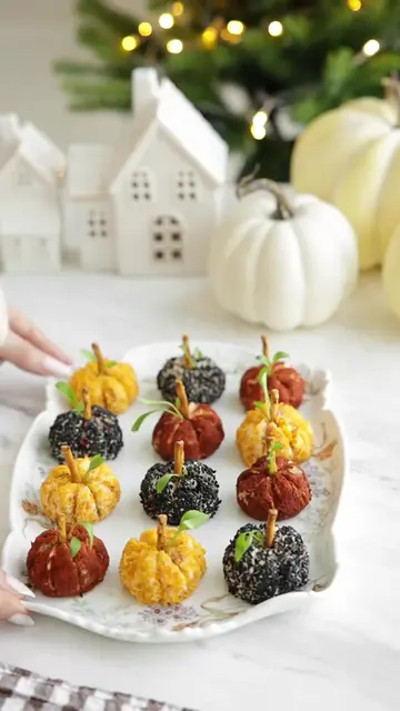 Mini Pumpkin-shaped Cheeseball  Fall is calling 🍂 and I’m officially bringing o