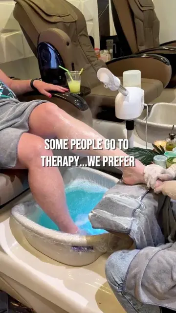 ✨ Some people go to therapy… we prefer pedicure therapy. 💅🍹 #LacquaNailsAndLas