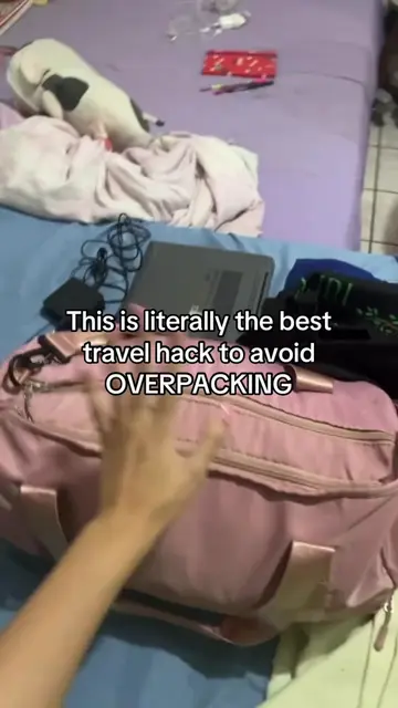 OMG 😳 #traveltips #travelhacks #travelapp #packing #overpacking 