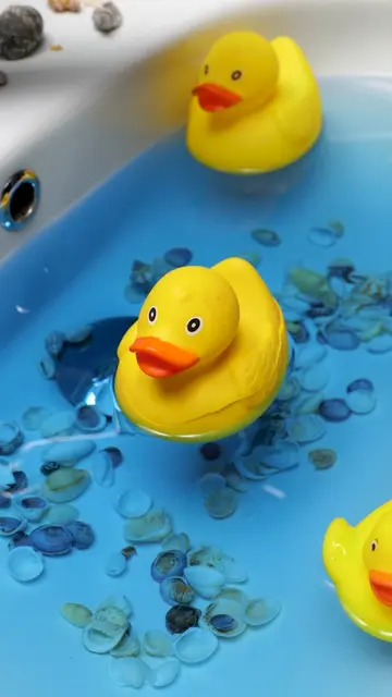 Tiny marshmallow ducks you’ll want to eat 🐥💛 #shorts #crafts #sweets #candies