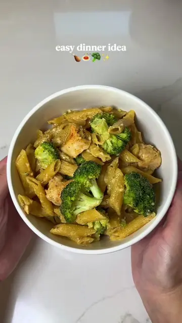 One Pan Chicken Alfredo Pasta 🍝🥦 Recipe below & follow for more easy meal idea