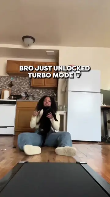 He's a runner he's a cat track star 🙀🌟🐾 @mariah.sola #catvideo #funnycatvideo