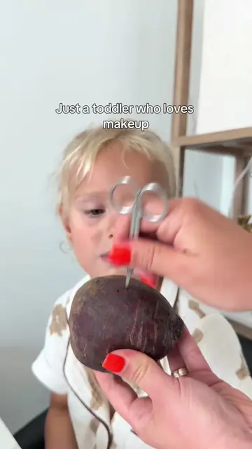 Natural makeup for toddlers 🥦🫜🍓 #makeup #LifeHack #momhack #hacks #toddlers 