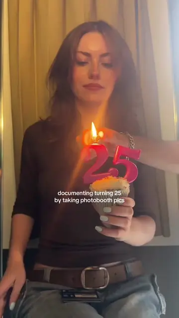 it’s my birthday!! <3 ps this is your sign to go take photobooth pics on your bi