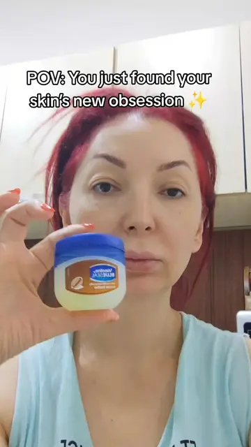 ✨✨Vaseline + baking soda ✨ A simple DIY combo for smoother-looking skin. Vaselin