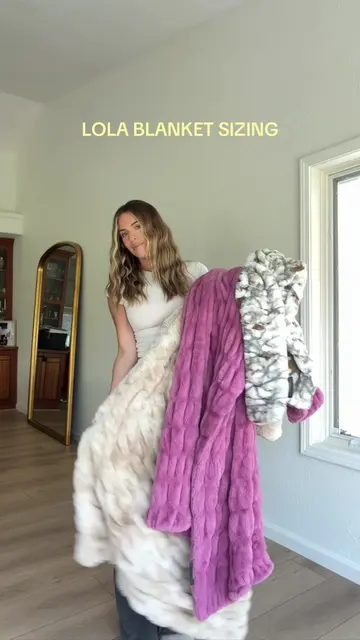 @lolablankets Christmas in July !!! code: BROOKETINI50 ☁️ #lolablanket 