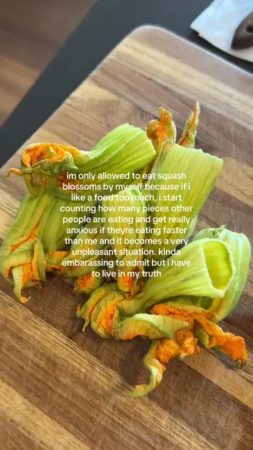 top ten summer meal #squashblossom #friedfood #foodtiktok #summerlunch 