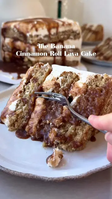 ❤️BANANA CINNAMON ROLL LAVA CAKE ❤️ Click the link in my bio for the full recipe