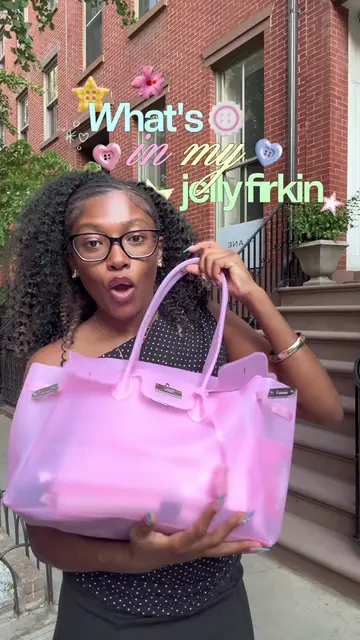 What’s in my jelly firkin?💞 & yes ik it’s dji not dgi sorry lol🤭 #whatsinmybag