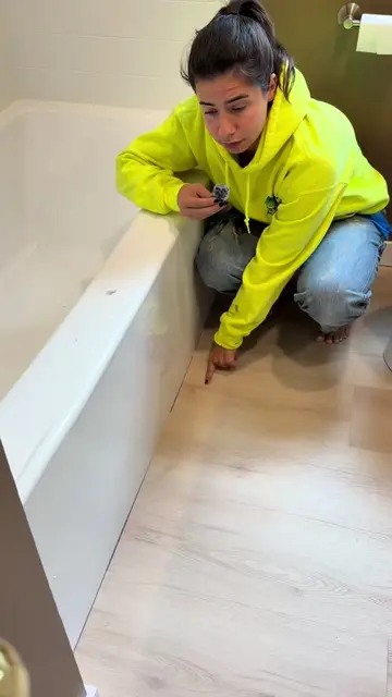 Here is how to replace or waterproof your tub where it meetings the flooring. #t