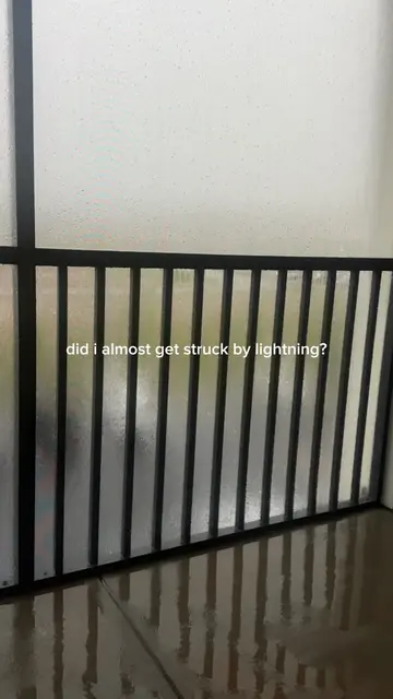 i’m not okay because what tf WAS THAT!!? #pensacola #lightning #lightningstrike 
