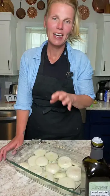 Looking for a really easy side dish?! Give these scalloped onions a try! #sidedi