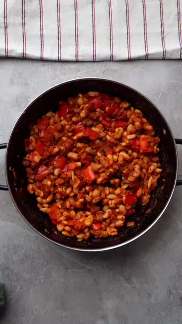 The CHEAPEST Plant-Based Protein Meal | Easy Rice and Beans 🫘 #plantbased #budg