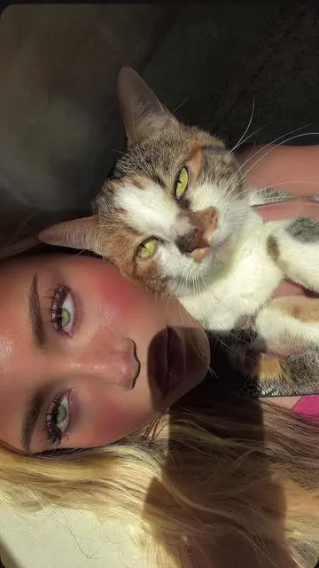 She sureeee loves her attention 