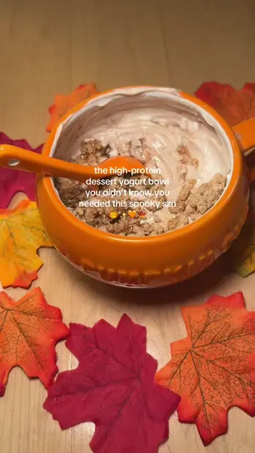 your new pumpkin spice yogurt dessert bowl is here!! 😍✨🎃 #pumpkinseason #pumpk