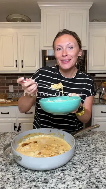 Sour cream French onion chicken over rice 🤤🍗 This is our fall comfort meal.  @