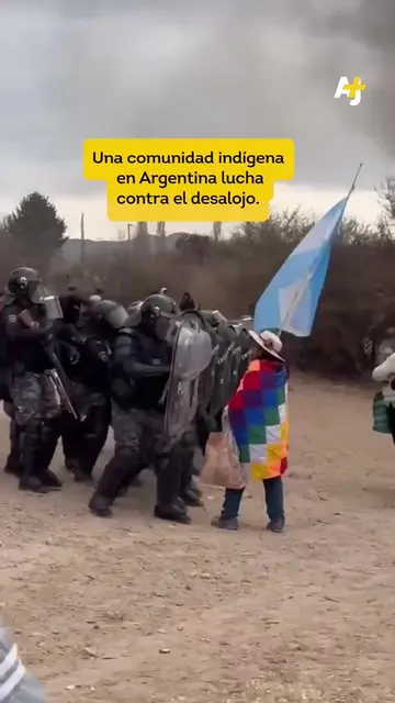 La policía en Argentina desalojó violentamente a una comunidad indígena de sus v