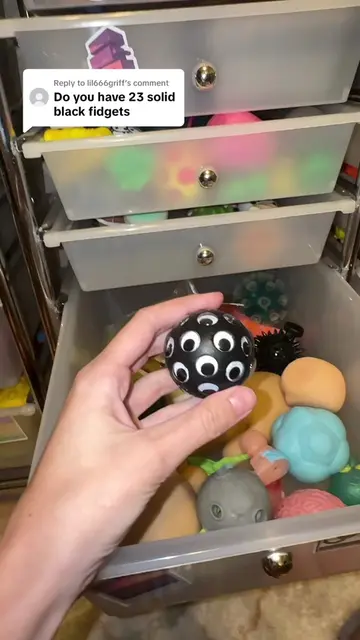 Replying to @lil666griff 23 solid black!!  🖤🖤🖤🖤🖤🖤 #fidget #satisfying #fid