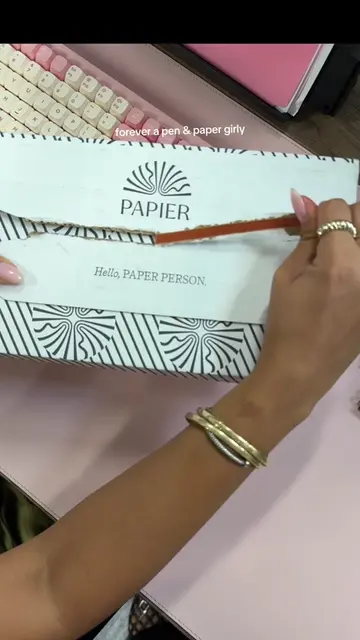 Screaming because I found the cutest personalized planner from @Papier 🖊️  Use 