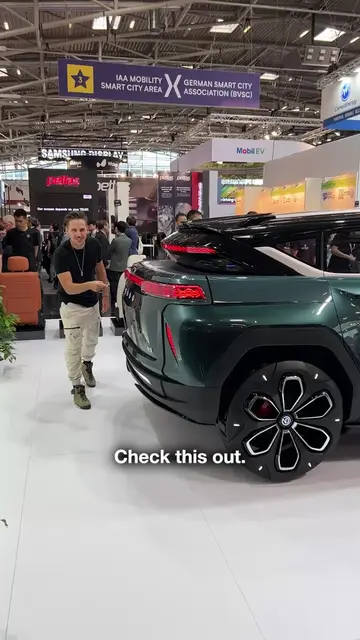 The back comes out to reveal a pickup bed 🤯🔥 #nobo #concept #pickup #truck #su
