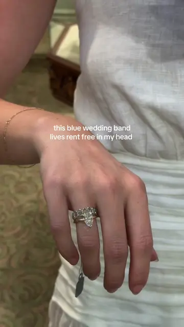 I go back and forth between blue & regular diamonds everyday. it’s so gorgeous �