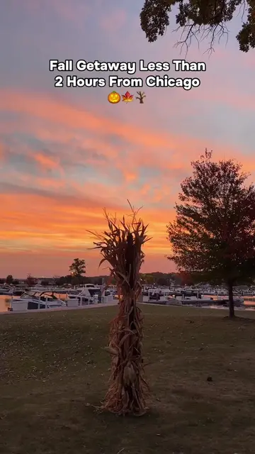 the coziest place to spend a crisp, fall weekend in the midwest 🍁 ⬆️ Tap the lo