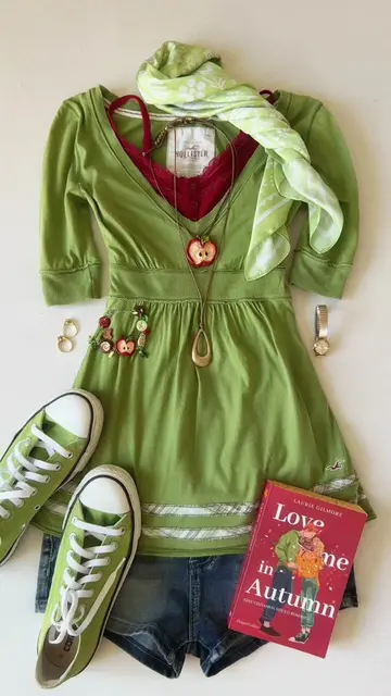 green is the new black?! can you guess my favorite color combo thehe 𐔌՞. .՞𐦯 �