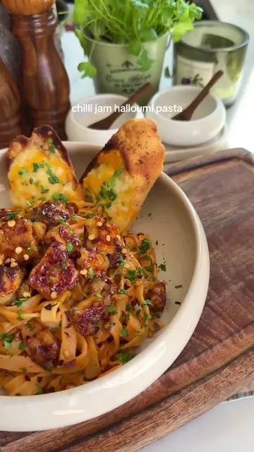 Oh my gosh this chilli jam halloumi past was UNREAL, there is just something abo