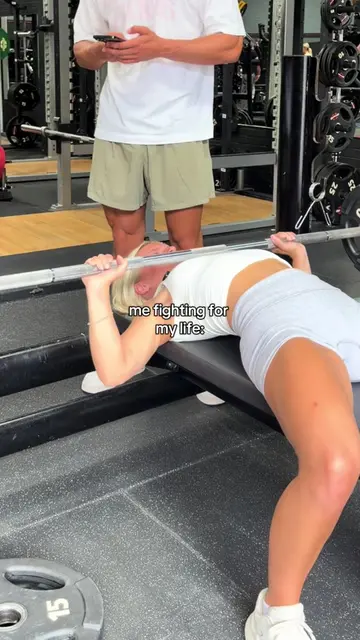 Not him lifting it with one finger 😭😭 @fensfit  #gymfail #gymcomedy #fail #gym