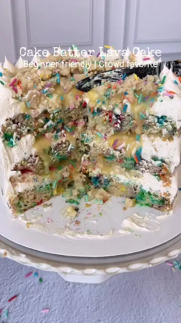 🍰CAKE BATTER LAVA CAKE🍰 🎉Click the link in my bio for this recipe! ❤️If you L