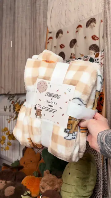 The most perfect £5 fall blanket for all the Snoopy / Peanuts lovers! 🤎  A bett