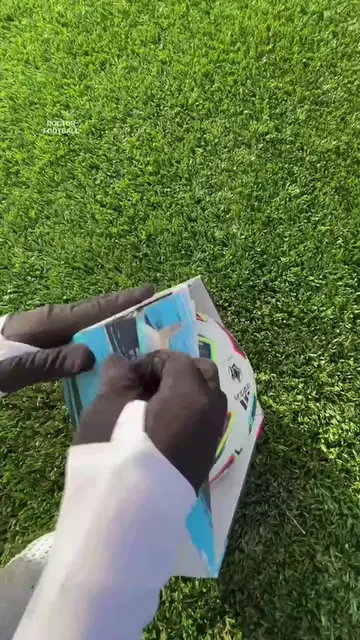 Lets make a soccer ball together ⚽️ #interactive  #letsmakeit #mickeymouse 