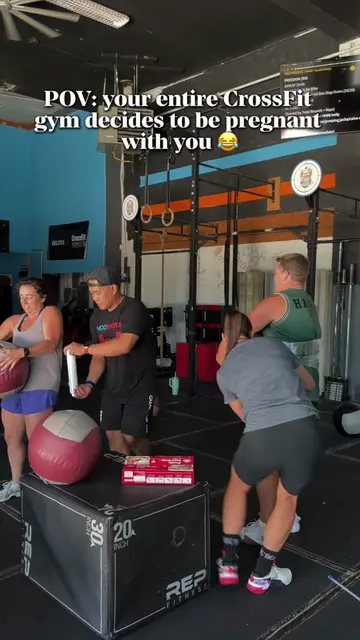 Apparently being pregnant at CrossFit is contagious. 😂🤰 Our gym decided that i