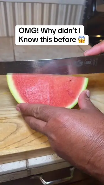 OMG! Why didn’t I know this sooner 😱 #watermelon #cutting #skills #momlife #fyp