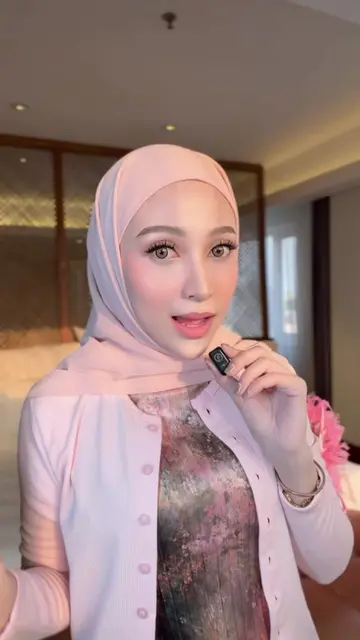 Gemes banget! Jadi fresh muka nya ada efek blush on gitu kalau pakai kacamata in